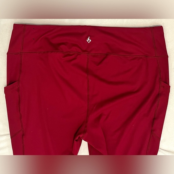 Torrid Active Women's Beautiful Deep Red Leggings with Pockets Size 3 / 3X - Picture 12 of 15